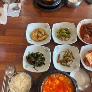 전통맷돌순두부 실내