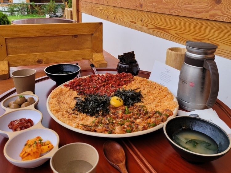 황남비빔밥 육회꼬막비빔밥