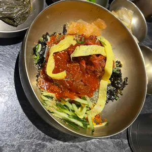 대릉갈비 한우 육회 비빔냉면