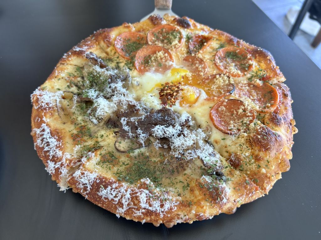 Truffle pizza at Pizaok