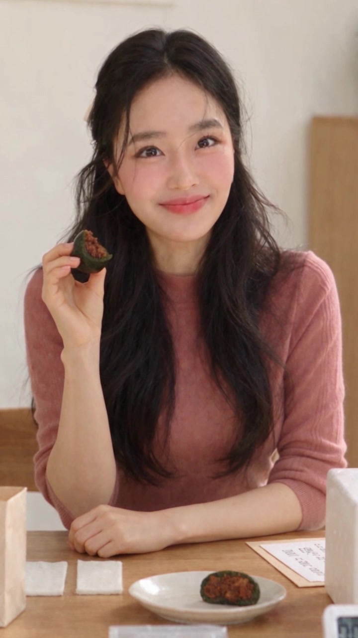 AI 캐릭터 김마에가 떡을 소개하는 백년화편 영상 캡처