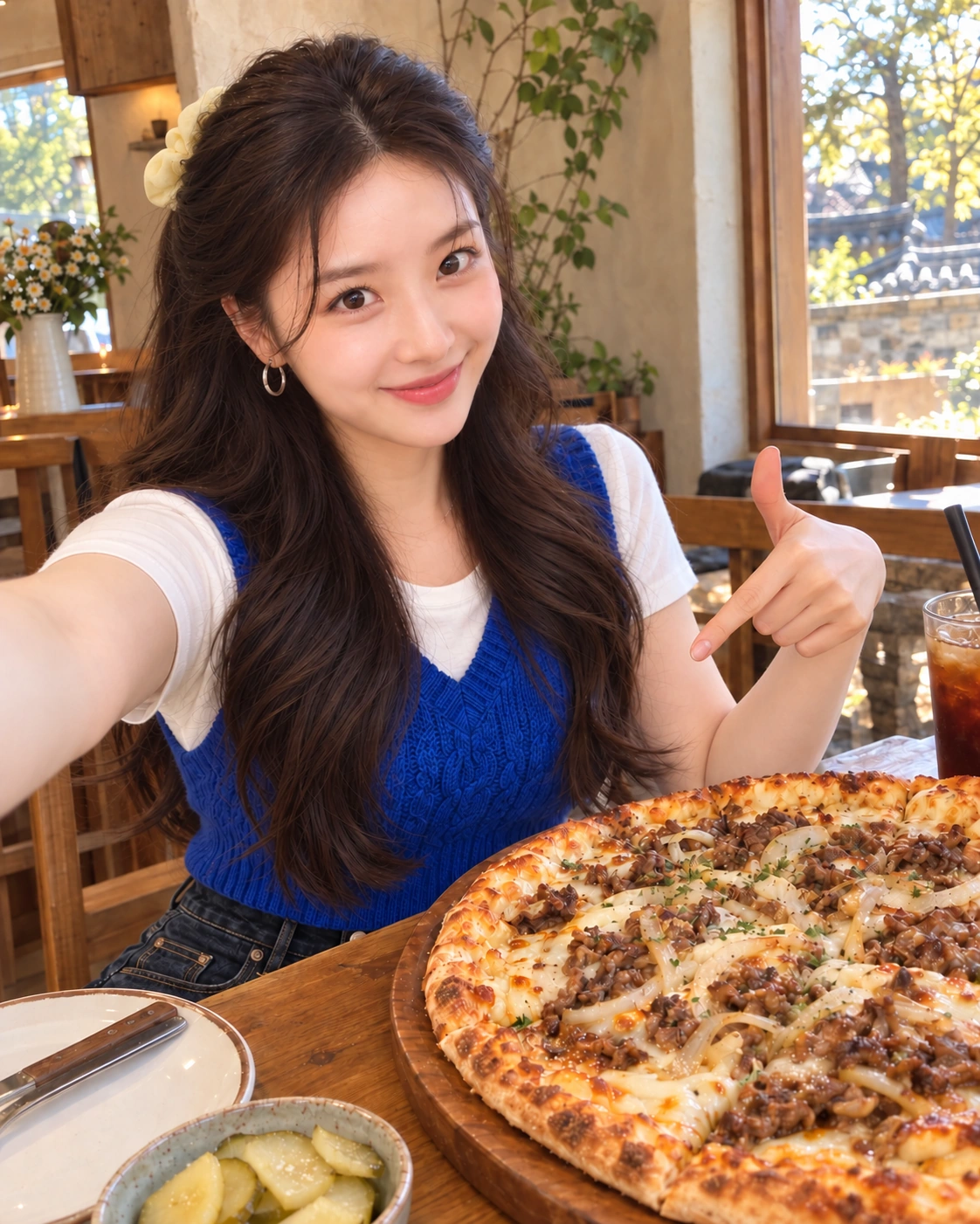 AI 가상 셀카: 불고기 피자 접시를 손으로 소개하는 김마에