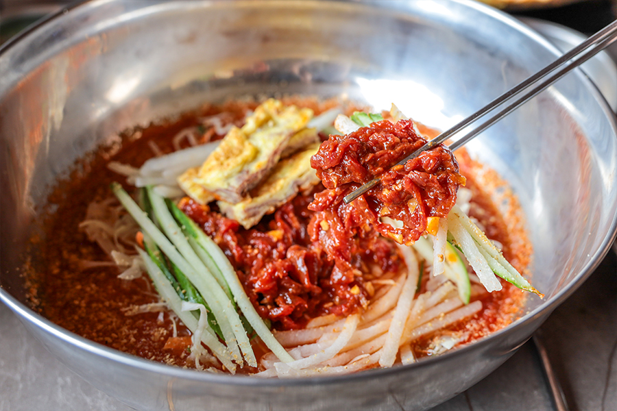 Goyu yukhoe mulhoe with vegetables